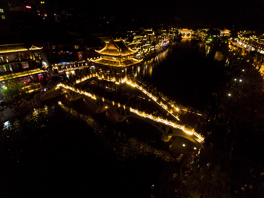 9.鳳凰風(fēng)、雪、雨、霧橋 配圖4.jpg